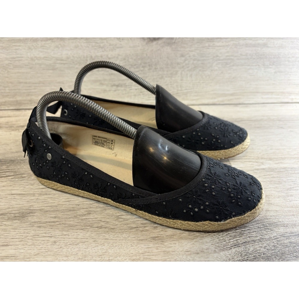 UGG‎ Tassy Eyelet Black Comfortable Casual Flat Shoes 1004022K Youth Size 6